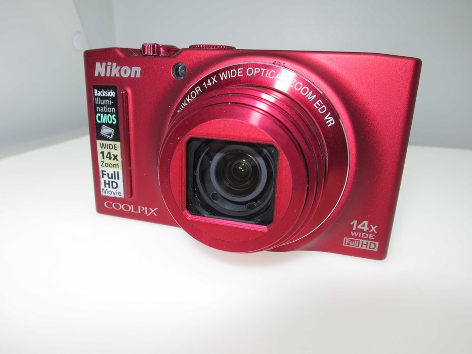 Компактен фотоапарат Nikon Coolpix S8200 14x широк оптичен зум отличен