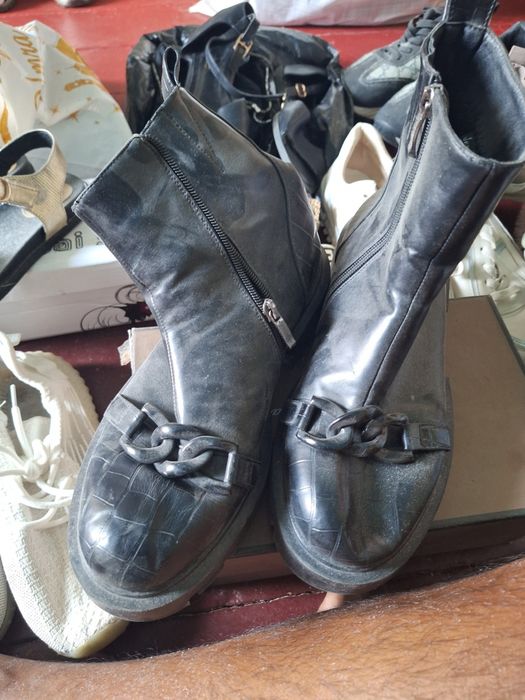 10000 Mindan oyoq kiyimla