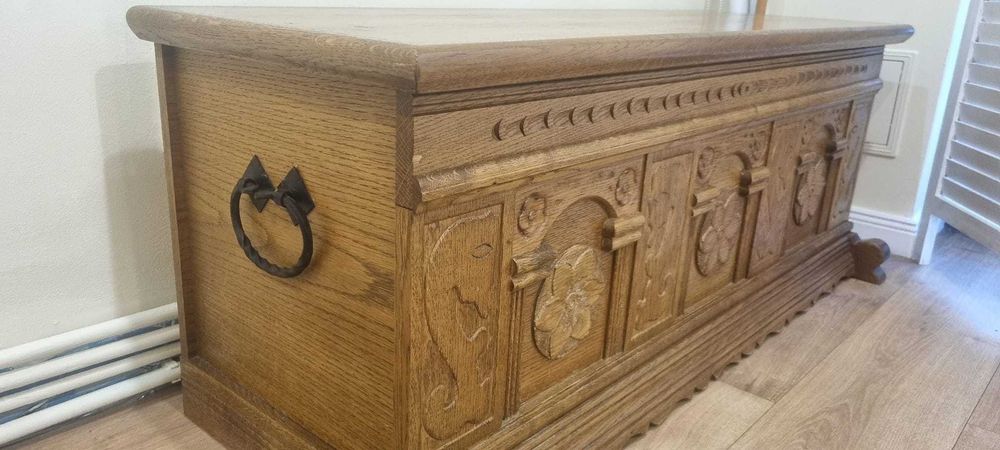 Cufăr din lemn masiv sculptat – o poveste din alte timpuri