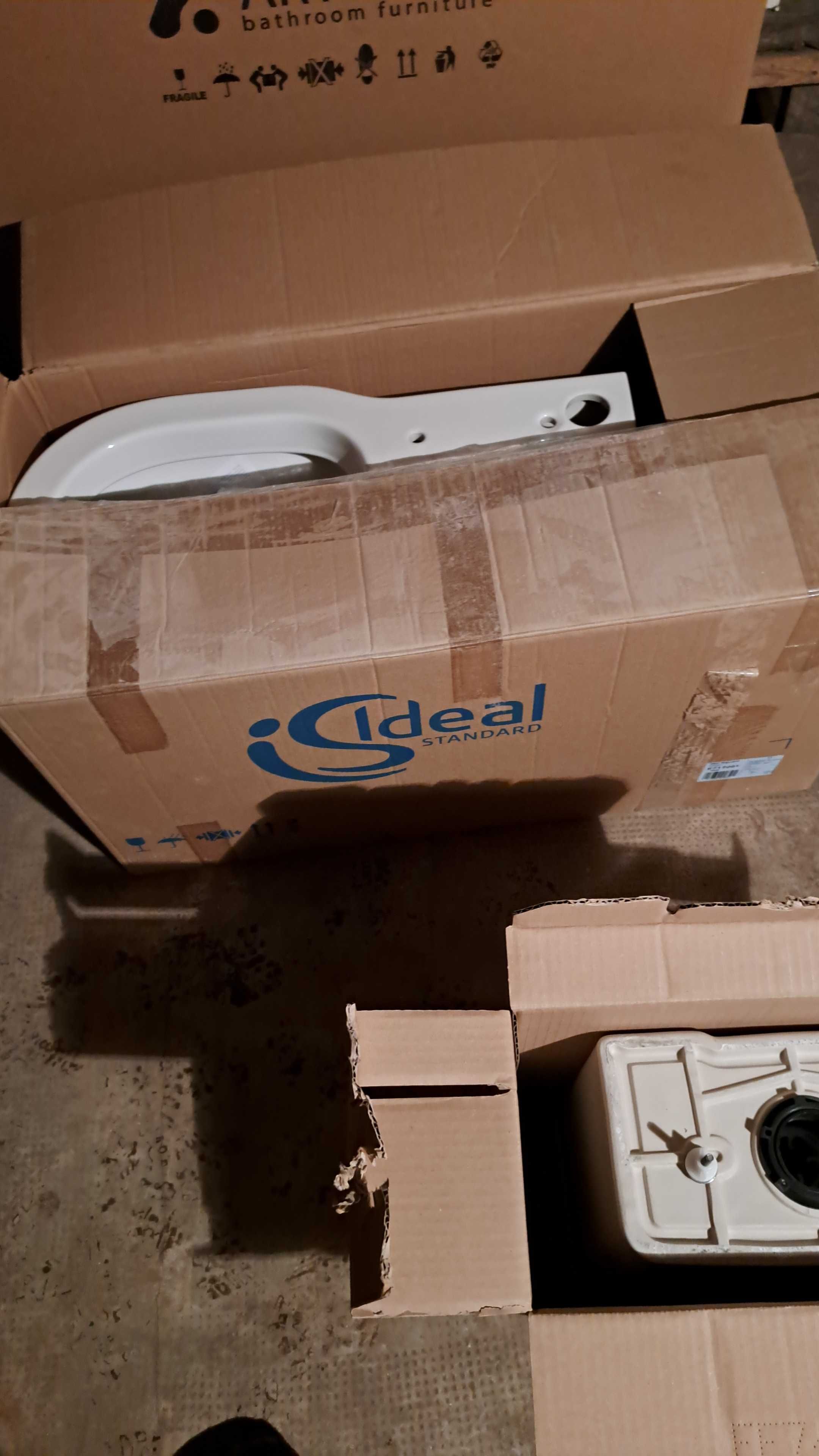 Set Vas WC Ideal Standard pe pardoseala cu rezervor aparent