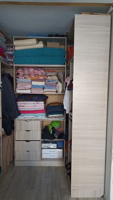 Срочно продам для гардероба без дверей