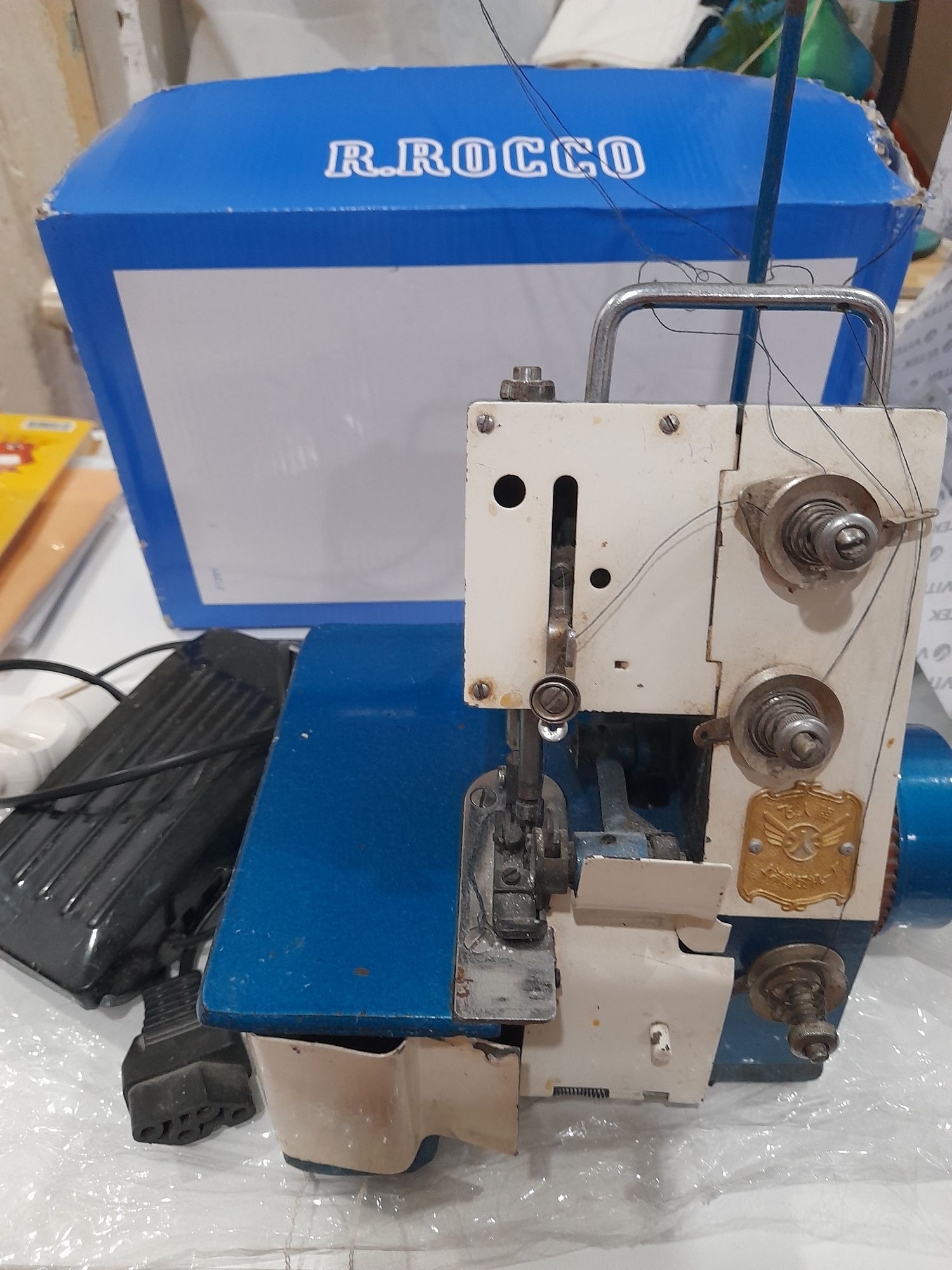 Продам  3х ниточный оверлок
