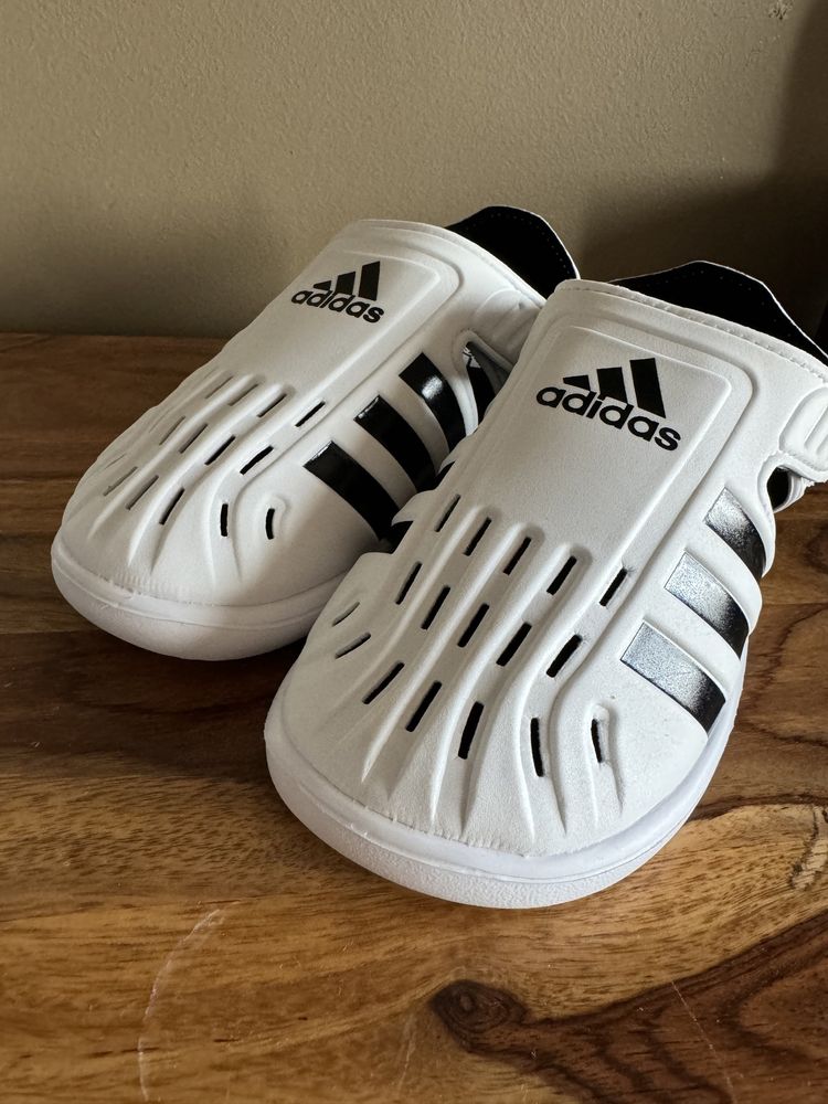 Отворени обувки Adidas