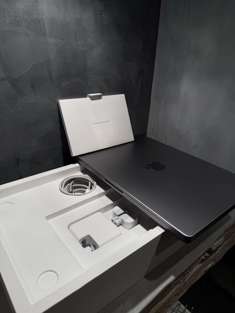 КАТО ЧИСТО НОВ Macbook Pro M3, 31 cycle