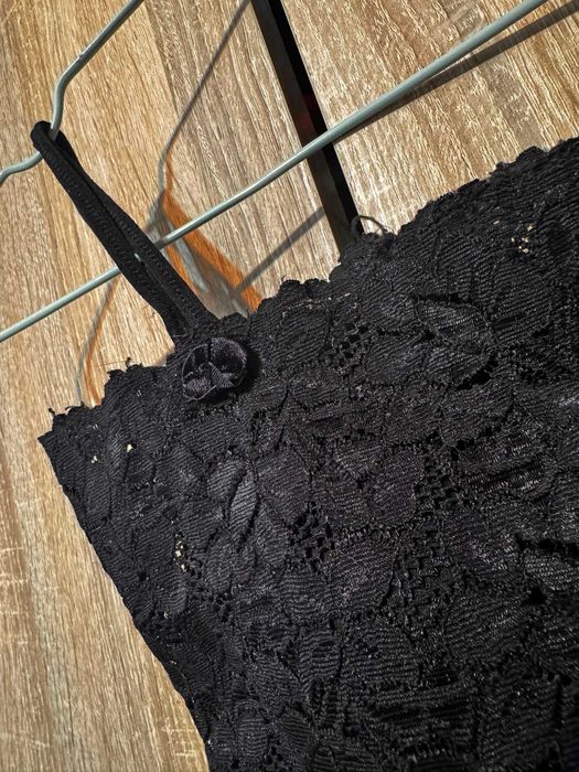 Top din dantelă neagră – elegant & feminin