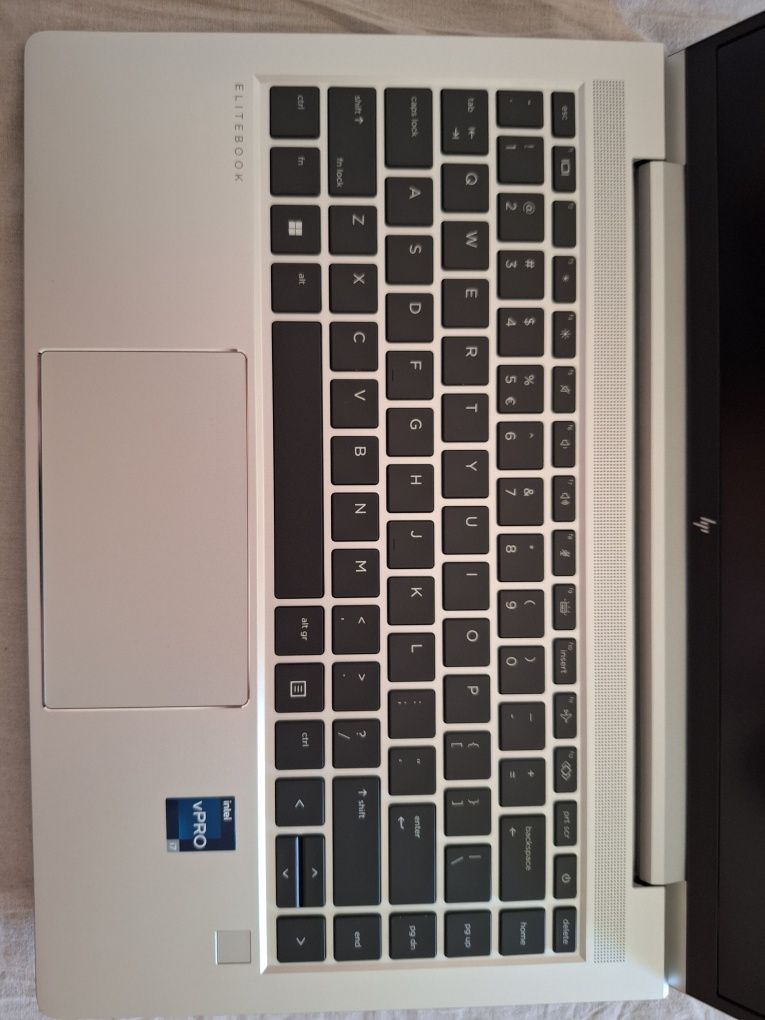 HP 640 G10,i7,32 gb ram,SSD 1 TB,nou