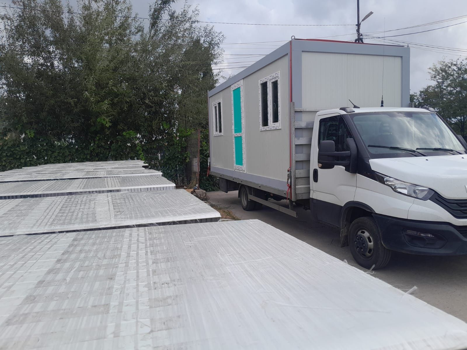 Vând container modular,  birou, grup sanitar, vestiar, vitrina