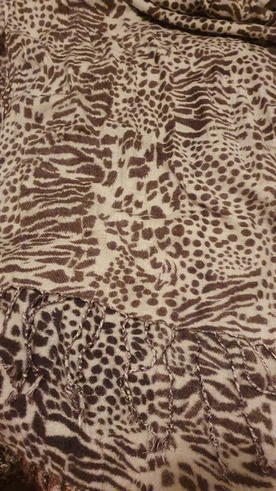 Batic  cu franjuri, esarfe