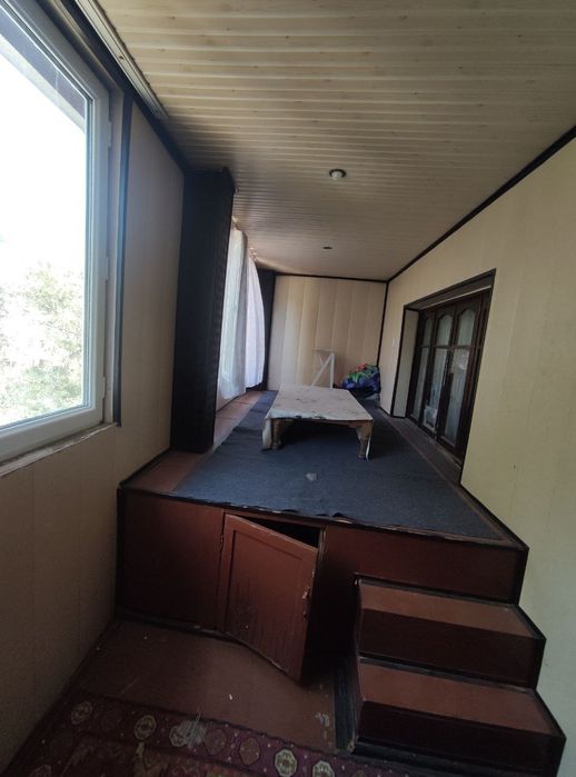 Chilonzor 4kvartalda 2 ta uy sotiladi srochna 4 etaj