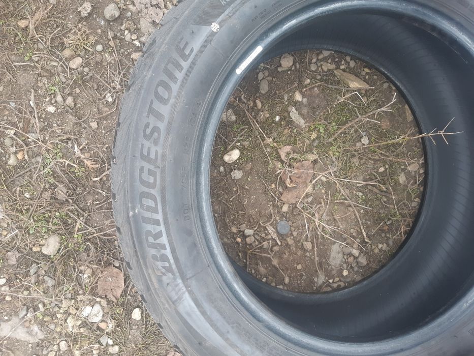 Vând 4 anvelope Bridgestone 225.55r17 iarnă de iarnă