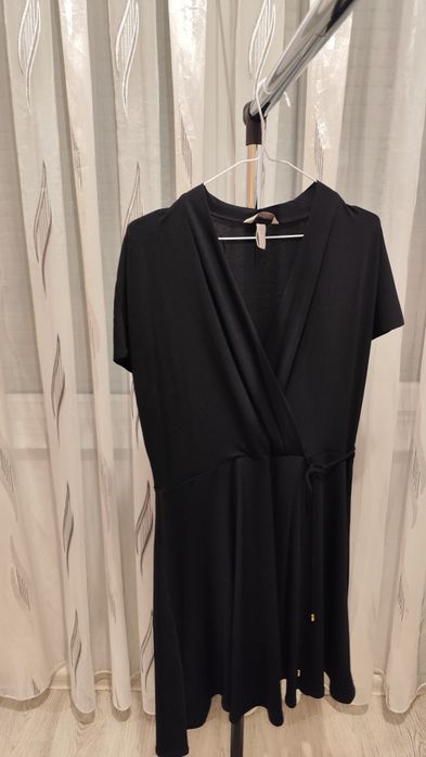 Черна рокля от H&M