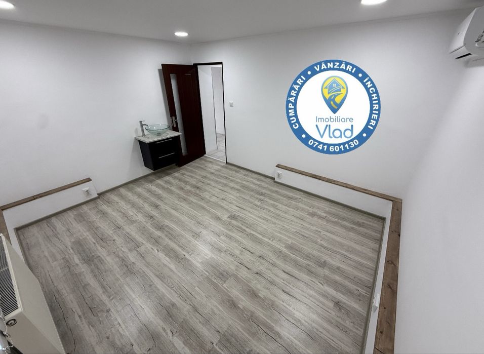 Ofer spre închiriere Spatiu Comercial la intrare in Micro 17