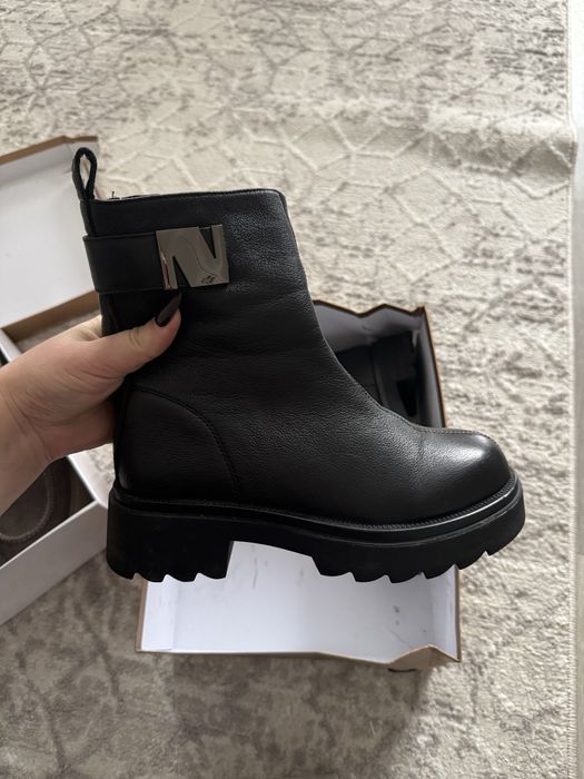 Продам зимние ботинки