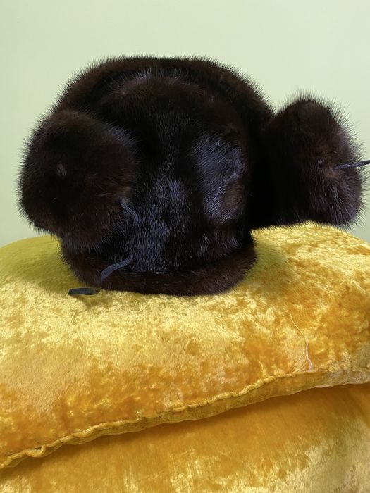 Бош кийим норка холати жуда яхши почти кийилмаган россиядан келтирилга