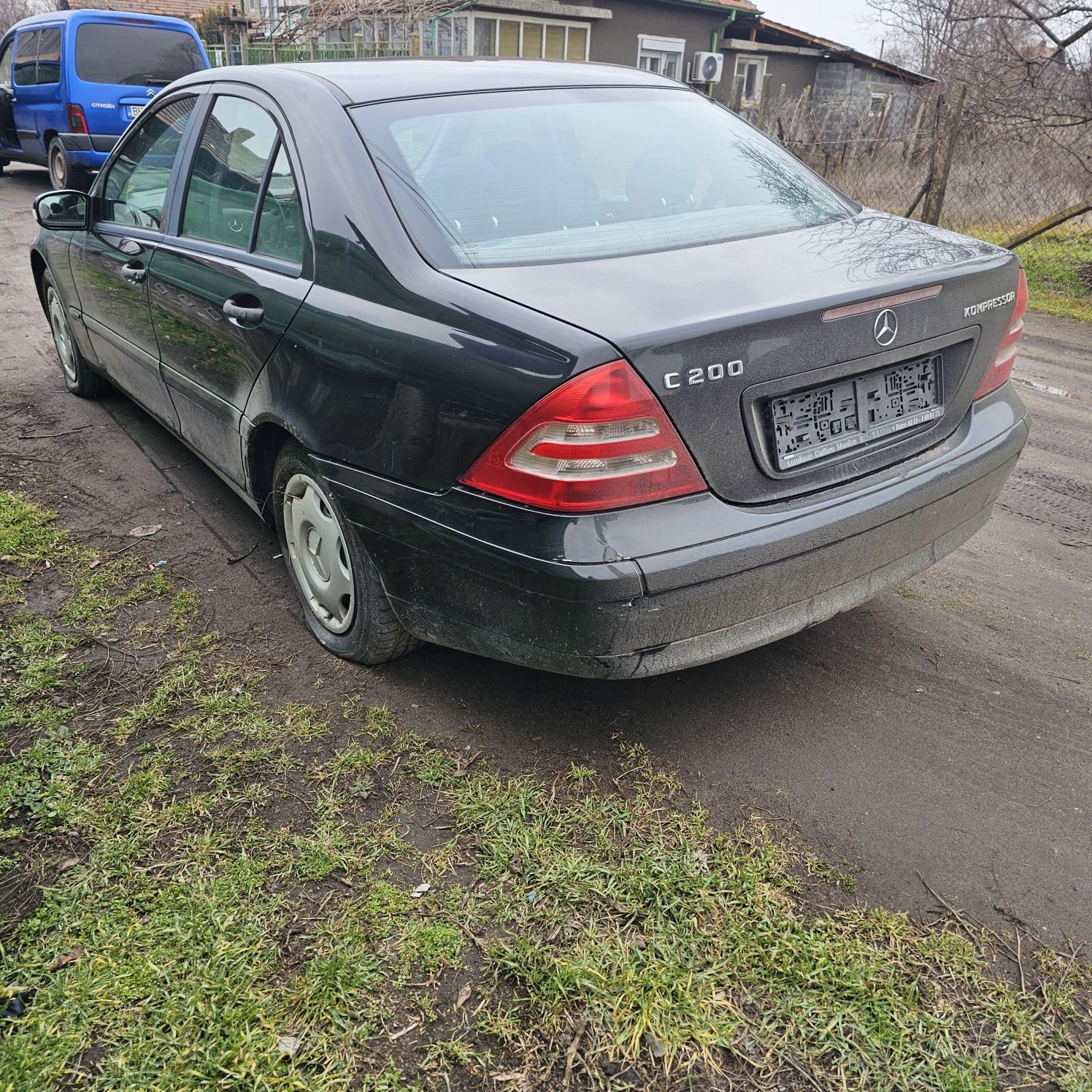 Mercedes-Benz w203 c200 kompressor  на части само .
