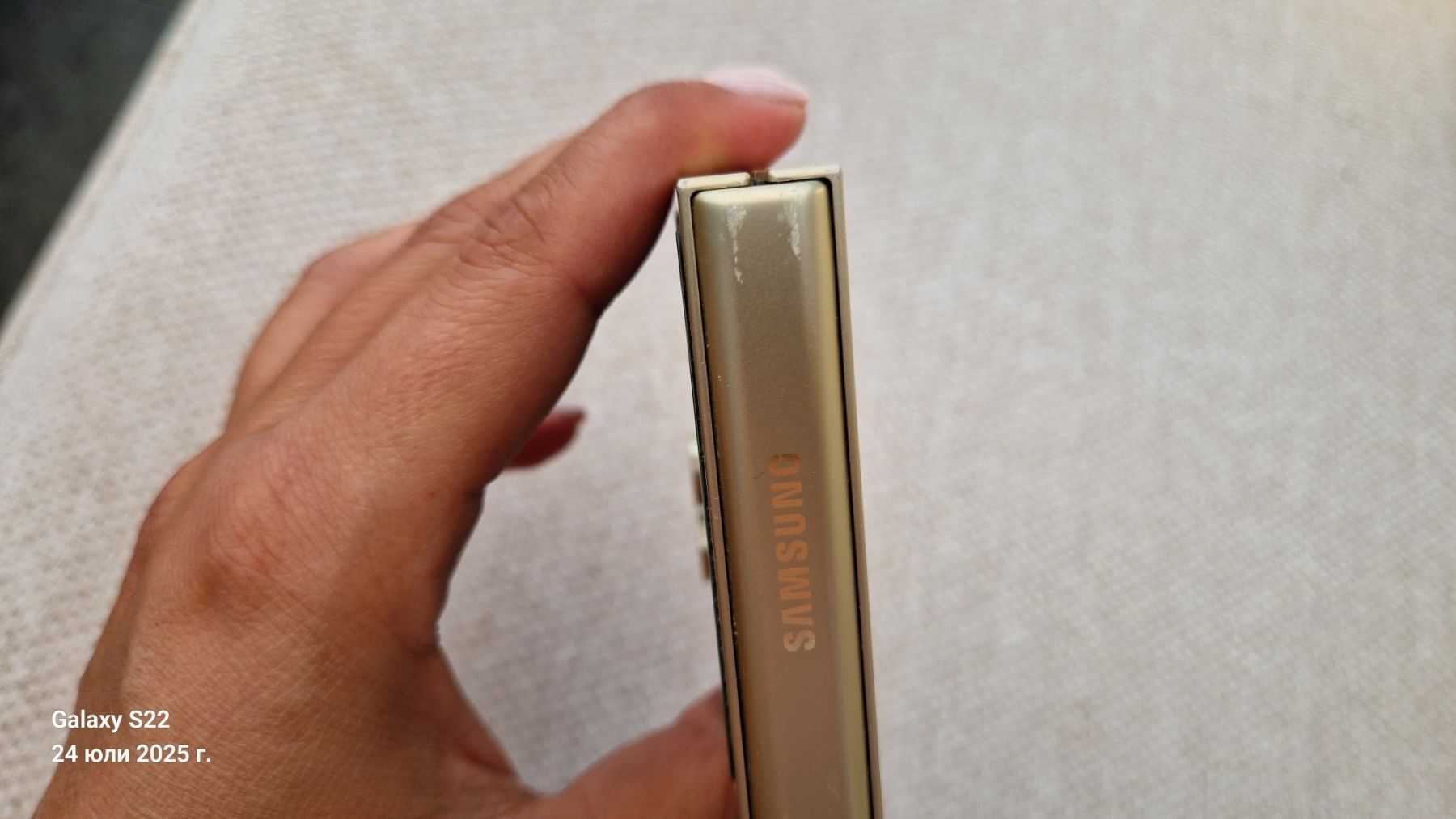 Samsung Z flip 6 / 256 GB / 5G /  Yellow в гаранция