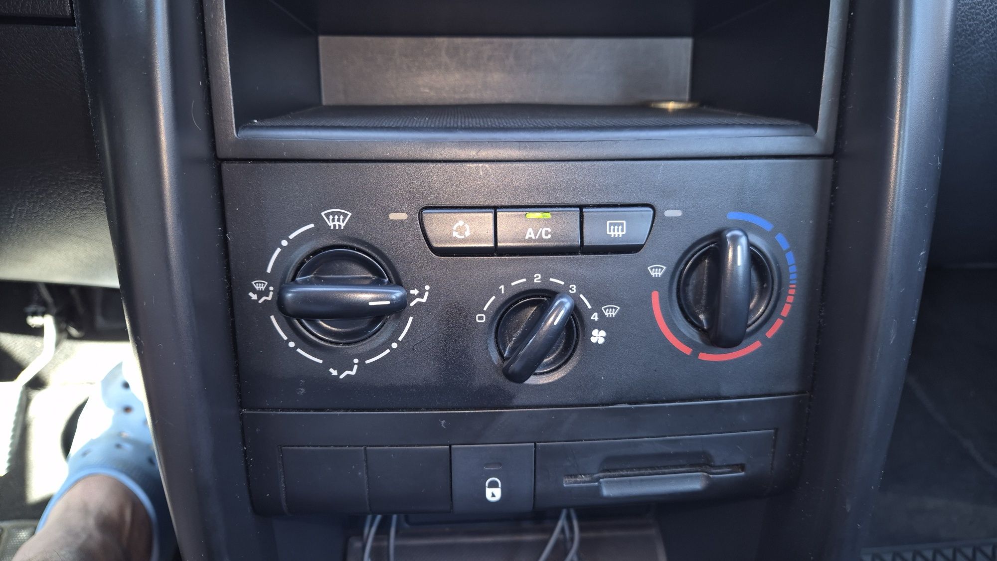 Vand Peugeot 207 1.4 HDI 68 CP