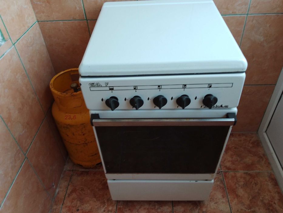 Aragaz Metalica SA pe gaz, cu 4 arzatoare si cuptor - butelie, butelii