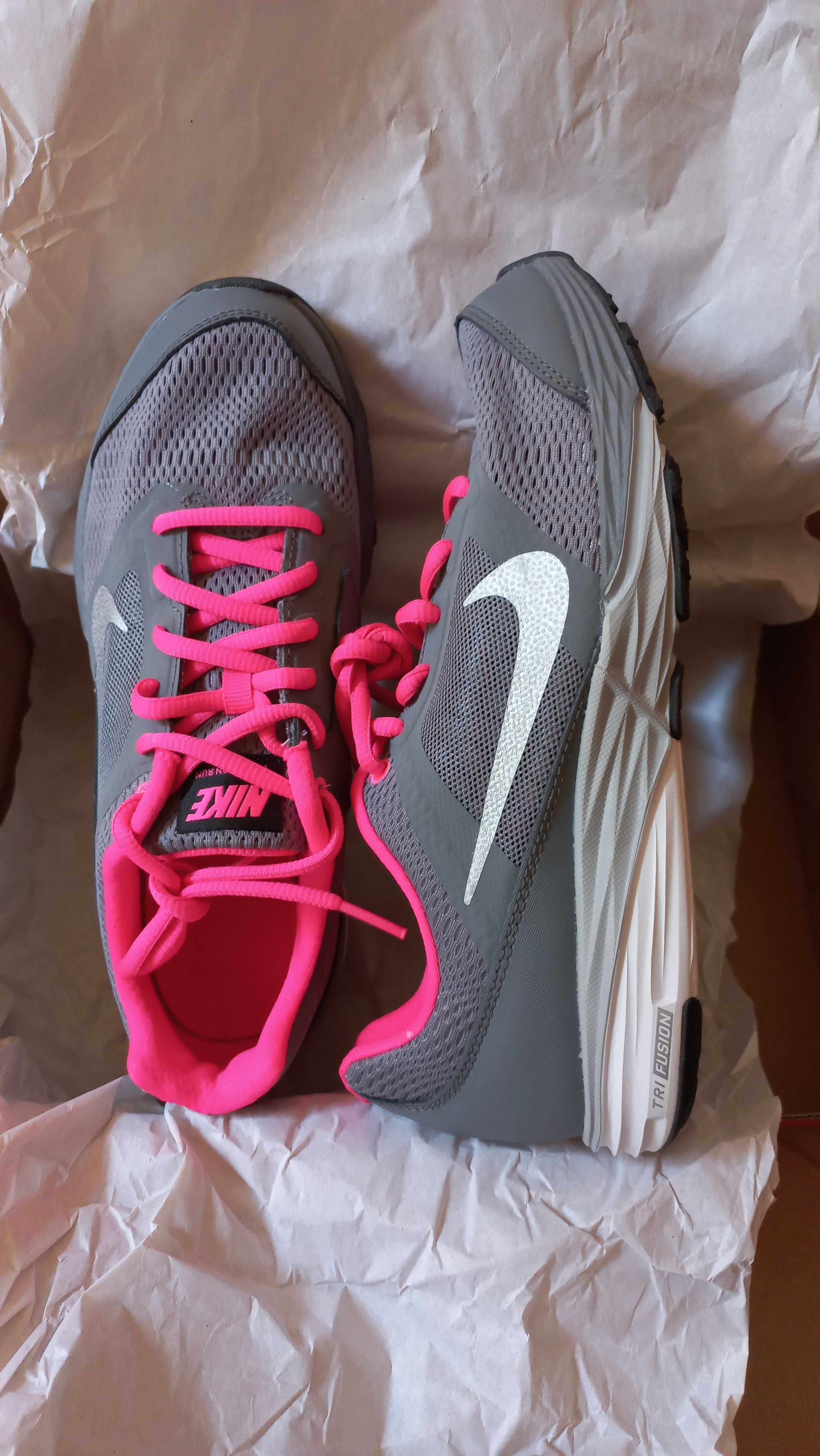 Nike Tri fusion нови оригинални дамски маратонки - размер 38,5