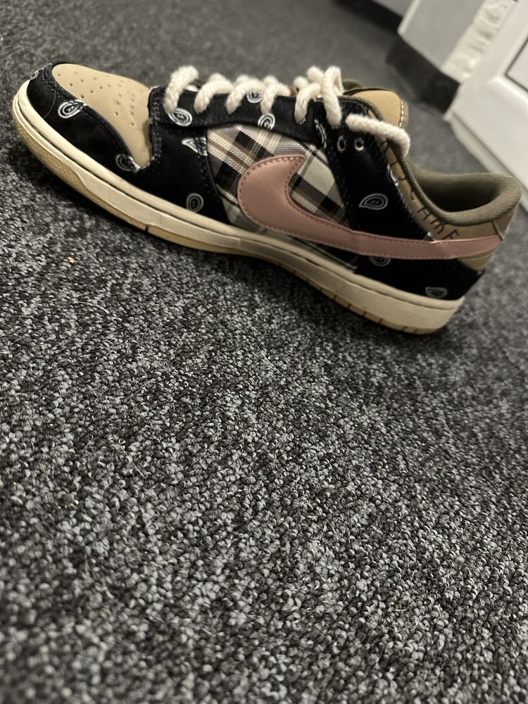 NIKE SB DUNK LOW TRAVIS scott на супер цена