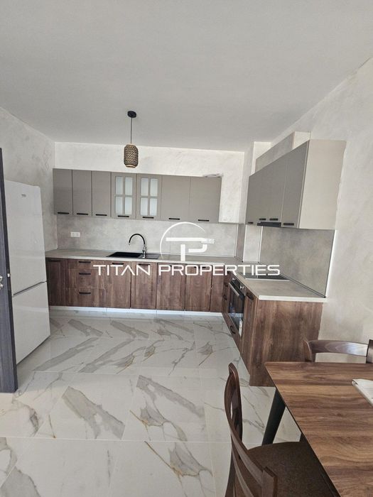 Дава се под наем Тристаен апартамент в Бургас, Славейков - 120 кв.м за 918 € - Снимка #1