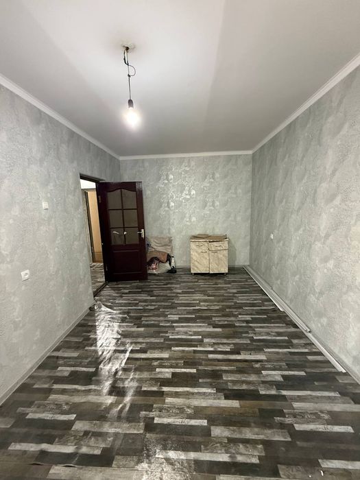 Срочно продаю 2 комнатную квартиру чилонзор 25 быв обшежытие