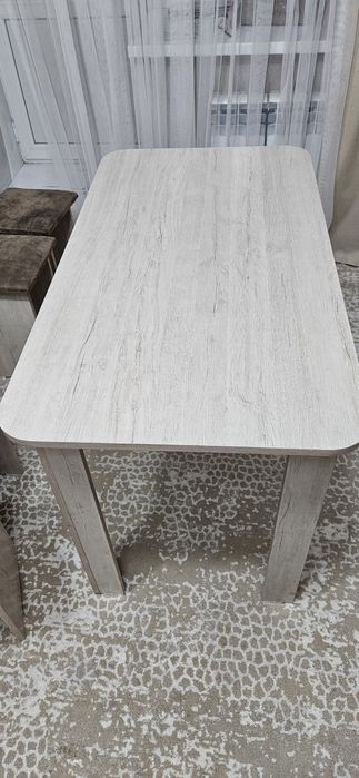 Стол орындықтарымен сатылады