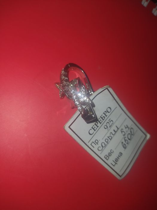 Продам серьги новые.