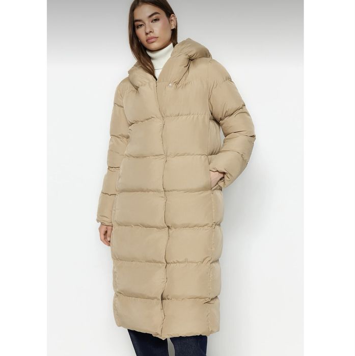 ТОП Зимно, дълго яке в бежов цвят