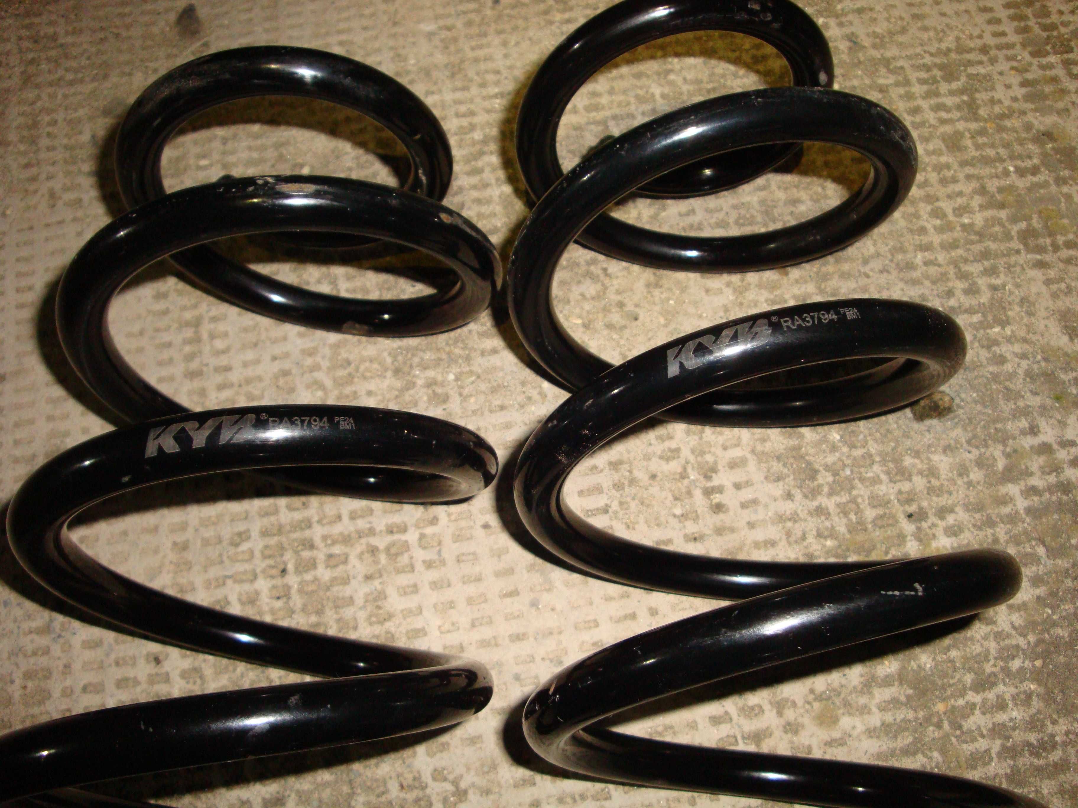 set 2 arcuri arc spiral punte fata Audi A4 B6 sedan KYB K-flex RA3794