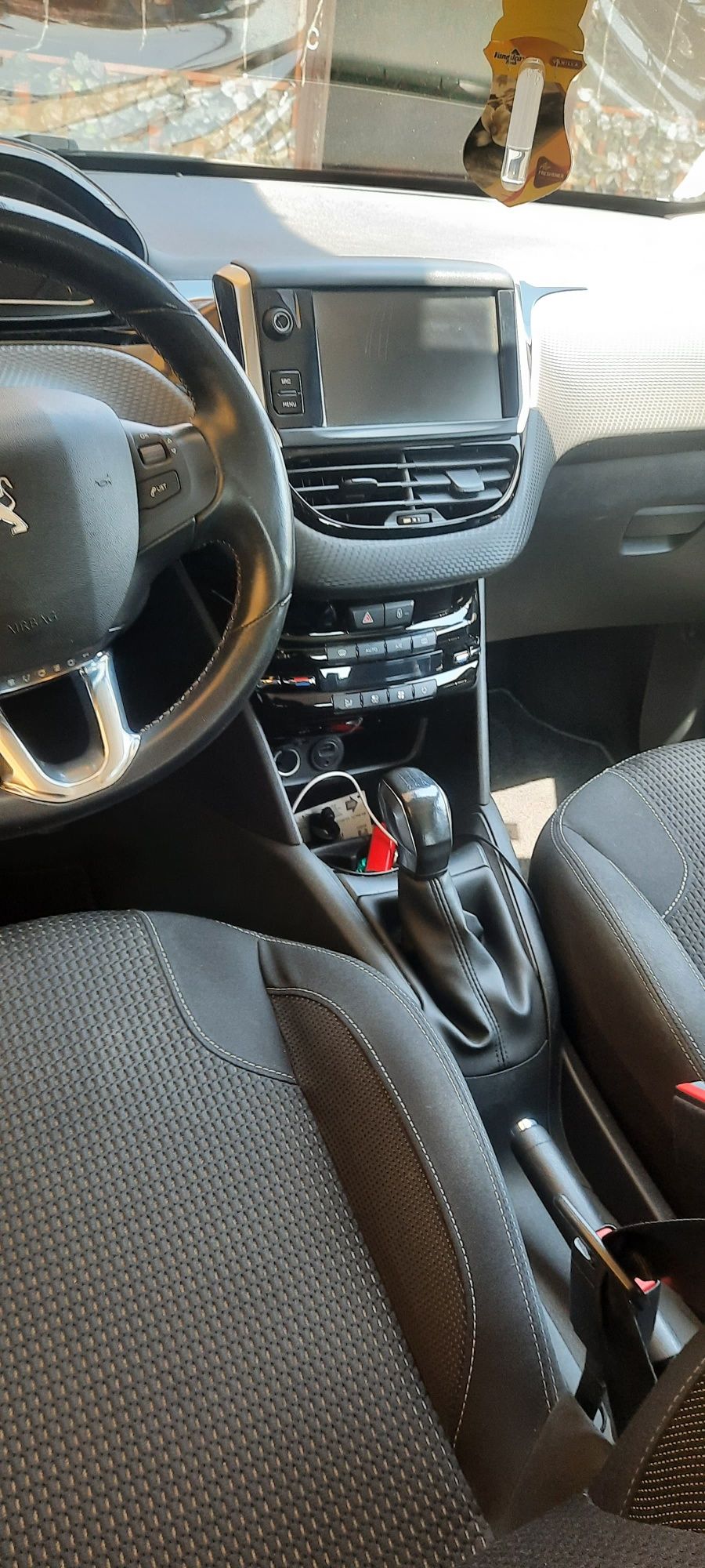 Se vinde Peugeot 208. 2017..1.2l.