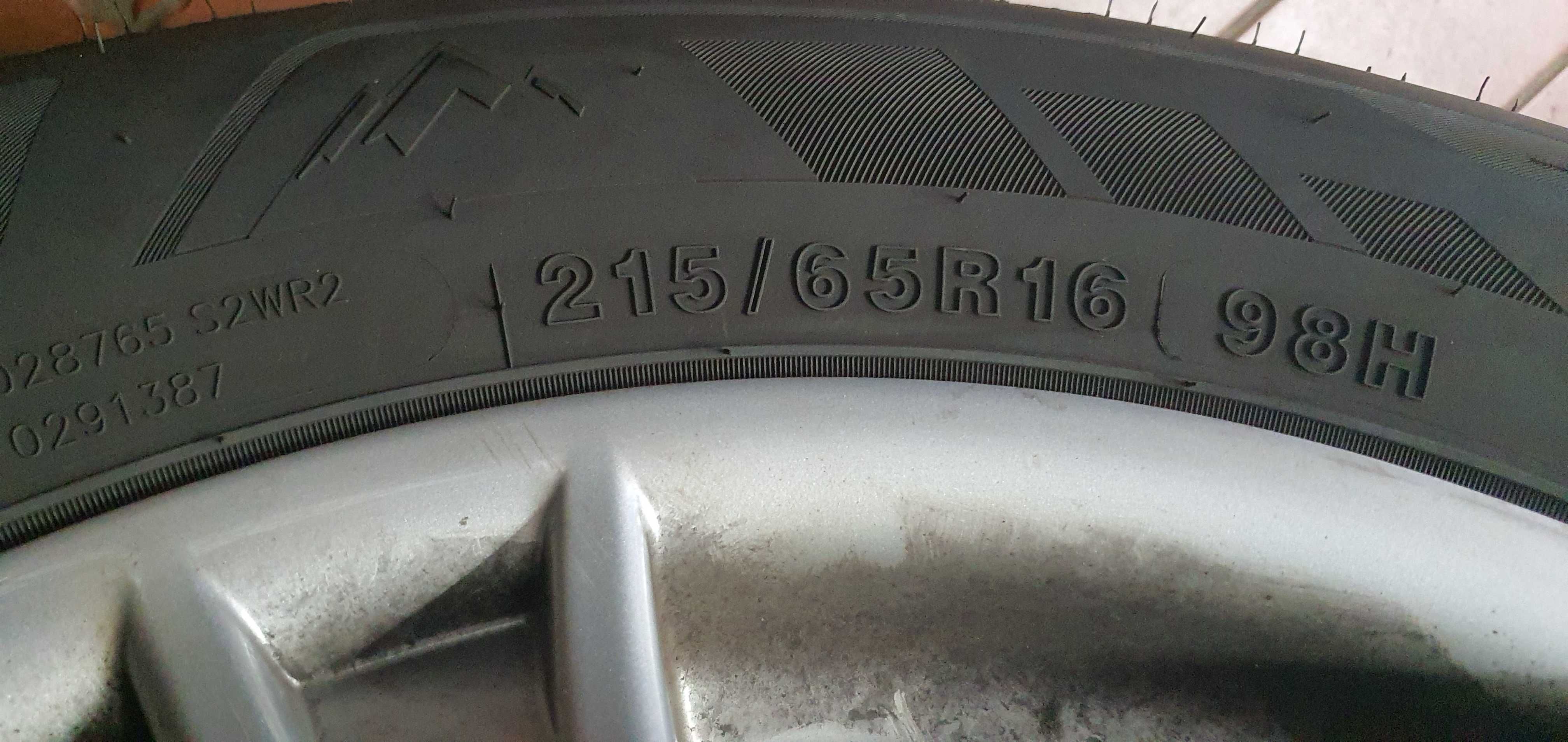 Anvelope cu genți de aluminiu 215/65 R16