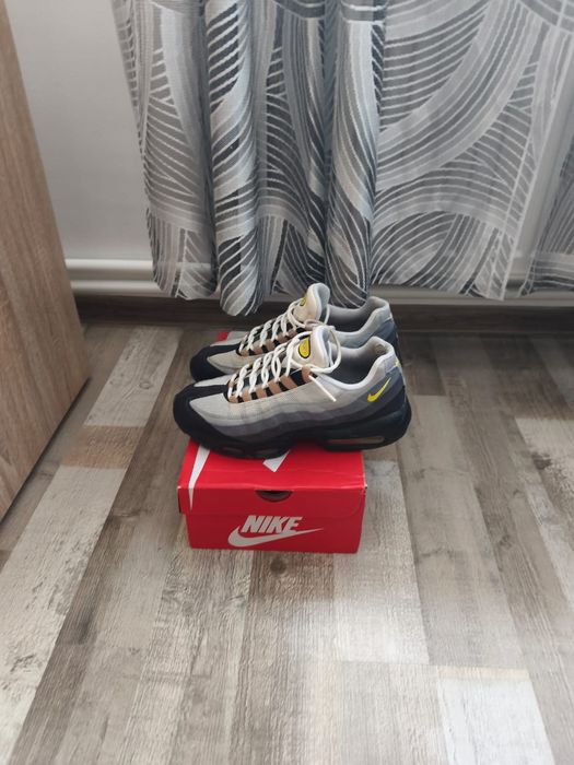 Vând air Max 95 mărimea 42