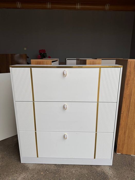 Oyoq kiyim javoni chiroyli sifatli