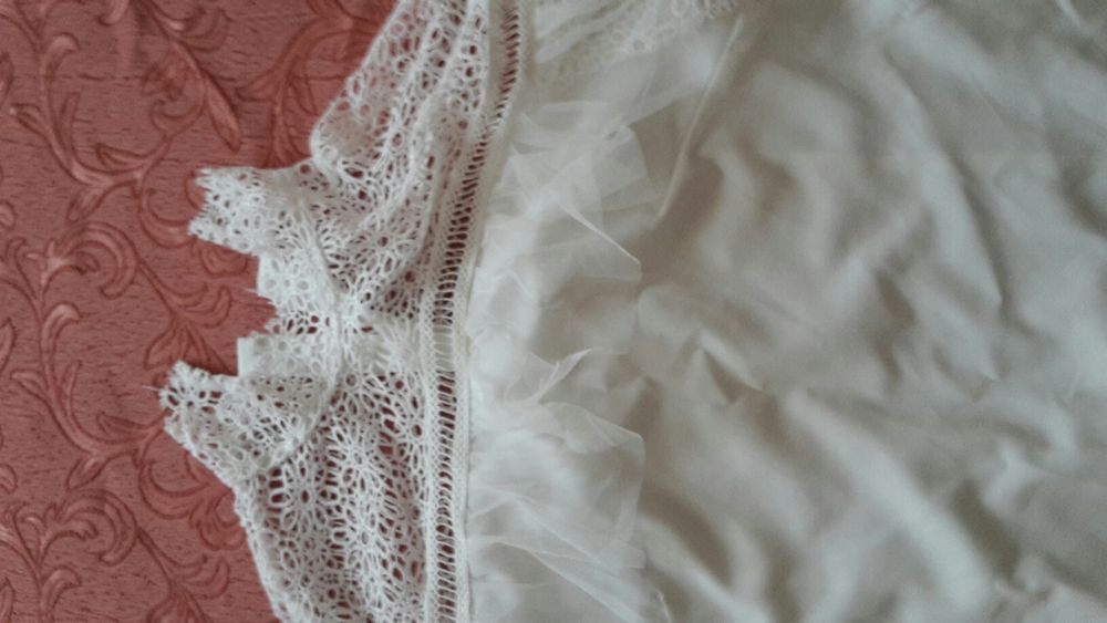 Rochie Zee Lane alba cu maneci crosetate din dantela