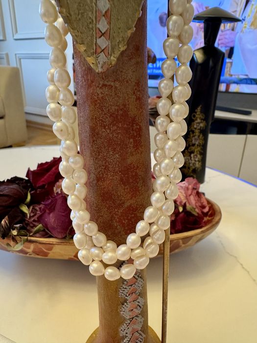 Тройна перлена огърлица в бял цвят