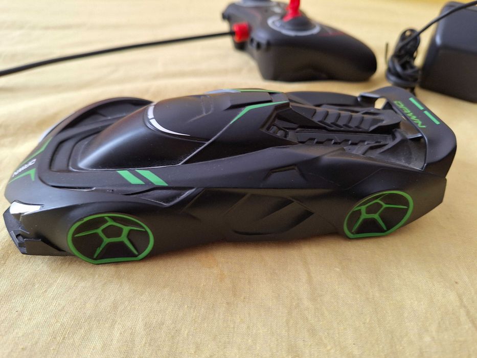 Masinuta cu telecomanda, acumulator si incarcator acum