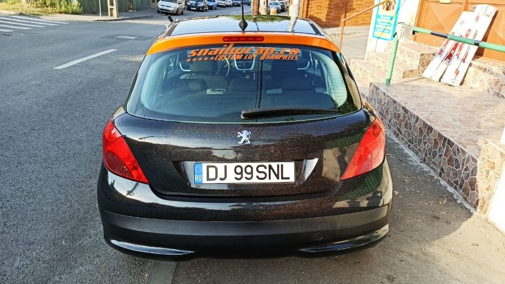 Stickere auto pentru caroserie, luneta, geamuri laterale, etc
