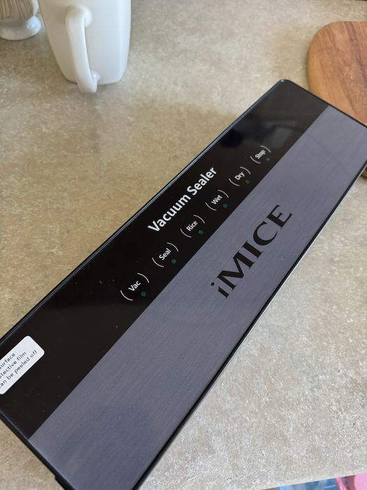 Nou! Aparat de vidat si sigilat alimente