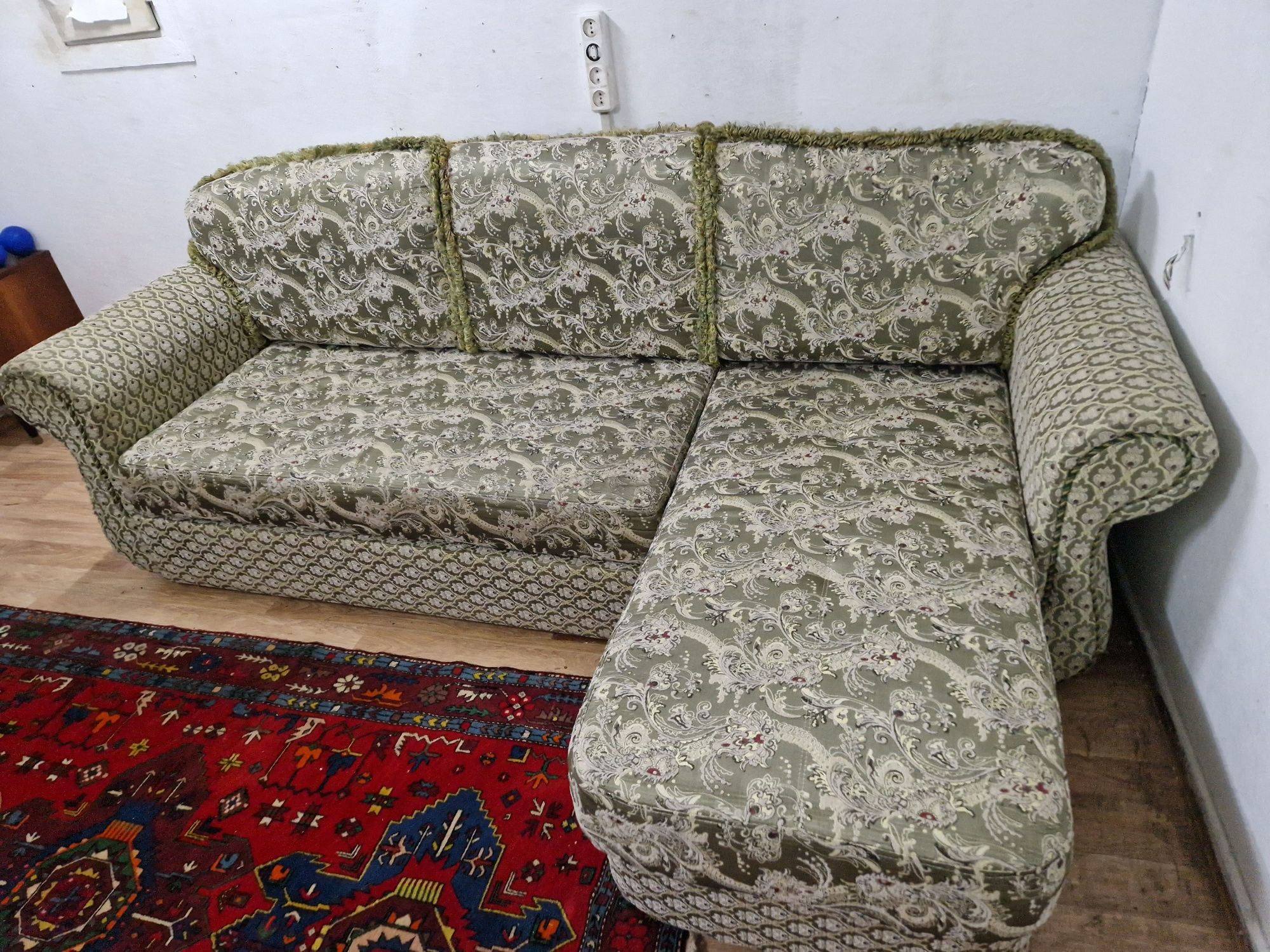Продам диван складной двух спальный