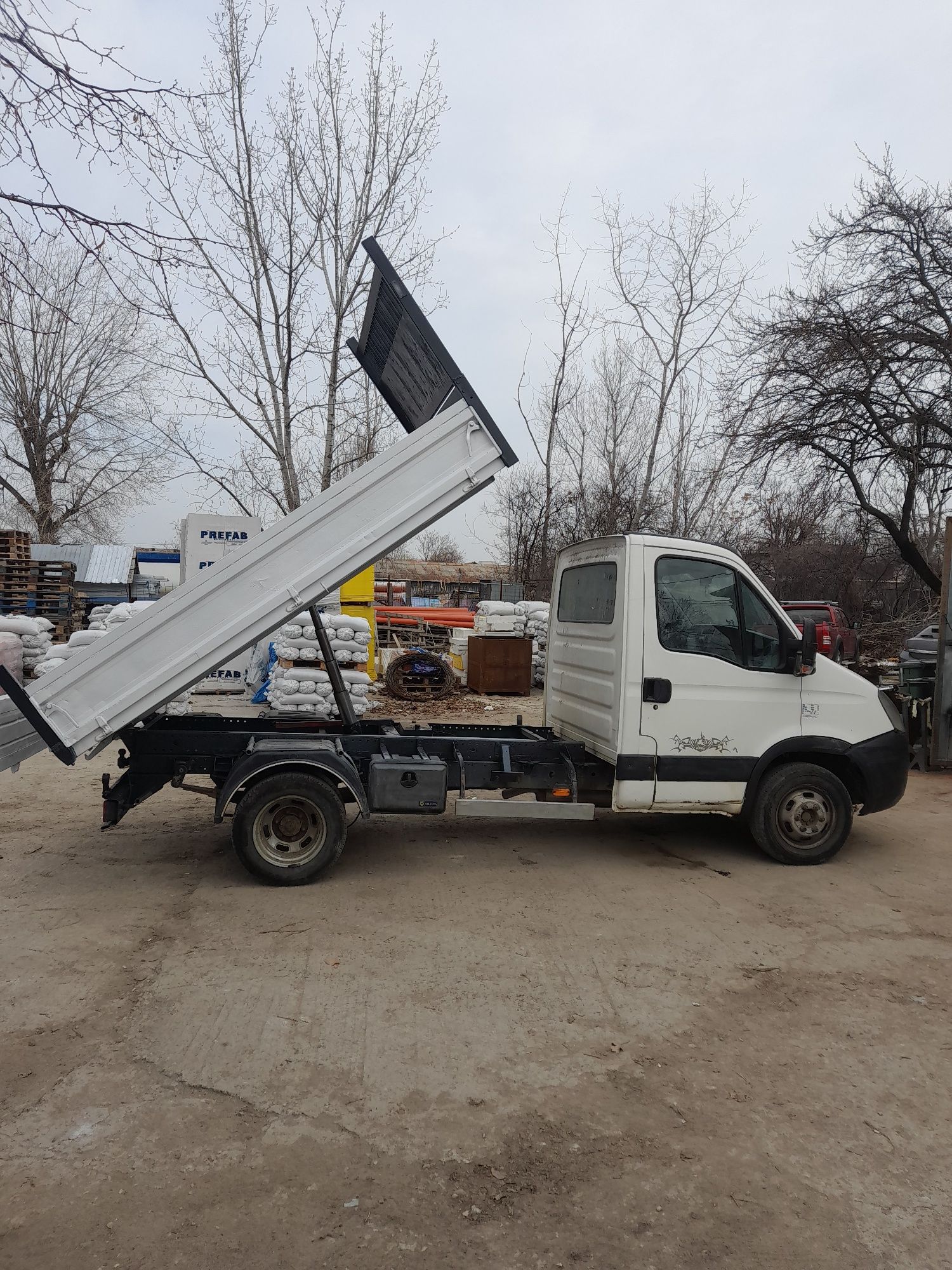 Iveco Daily 35c12. 3,5 t basculanta .