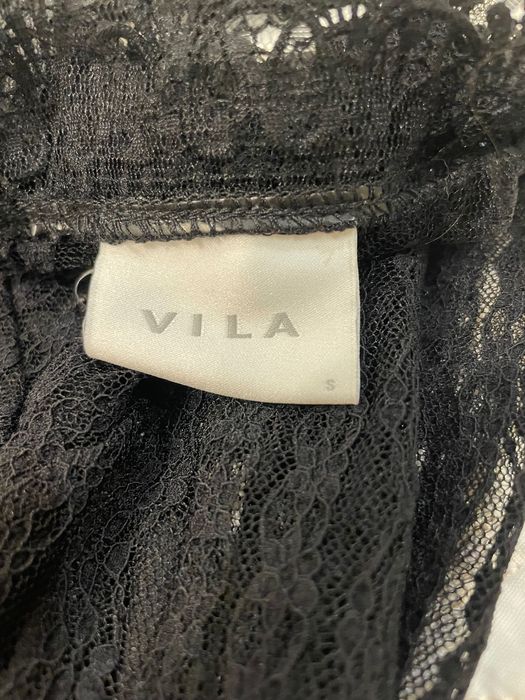 Дантелена малка черна рокля VILA