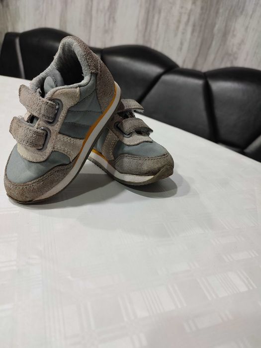 Детски обувки - оригинални, маратонки, официални - номер 21 и номер 19