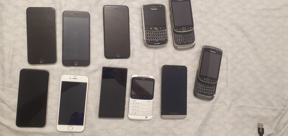 Lot telefoane ,se vând si separat