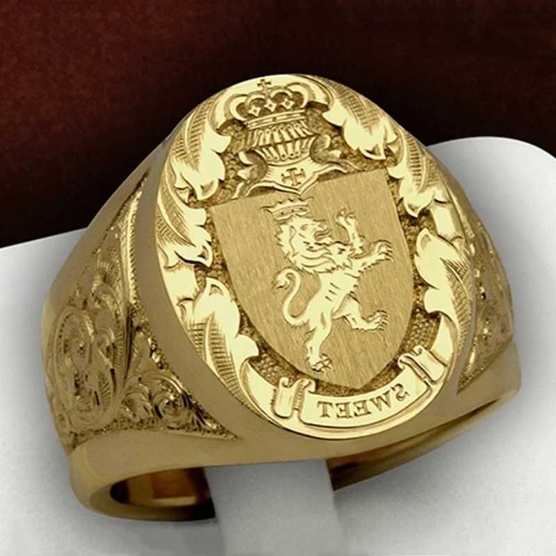 Златен мъжки пръстен с лъв от медицинско злато (медицинска стомана)