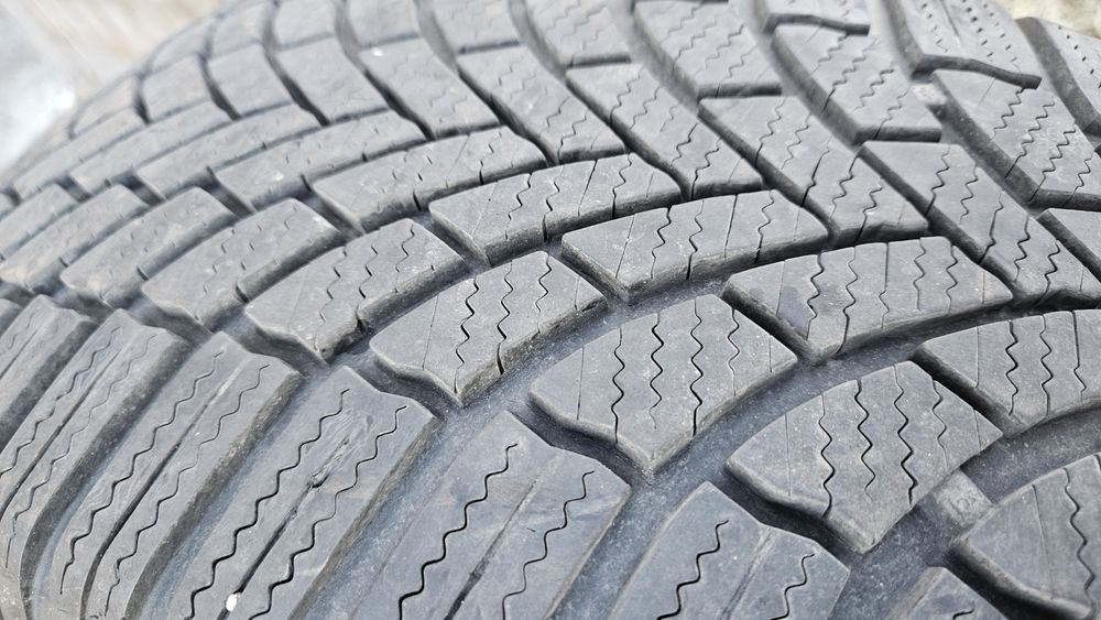 2бр гуми 235 60 18 дот 23 бриджстоун