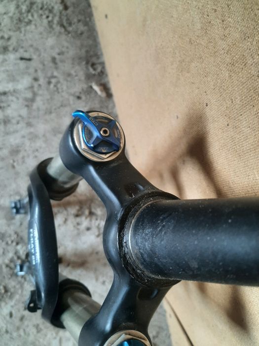 Furca Fox pe aer 27,5-29