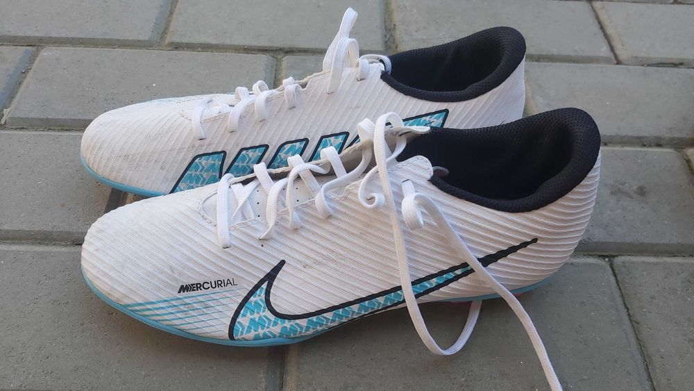 Adidasi fotbal pentru sintetic sau gazon  40.5 40 2/3 , 41, 42