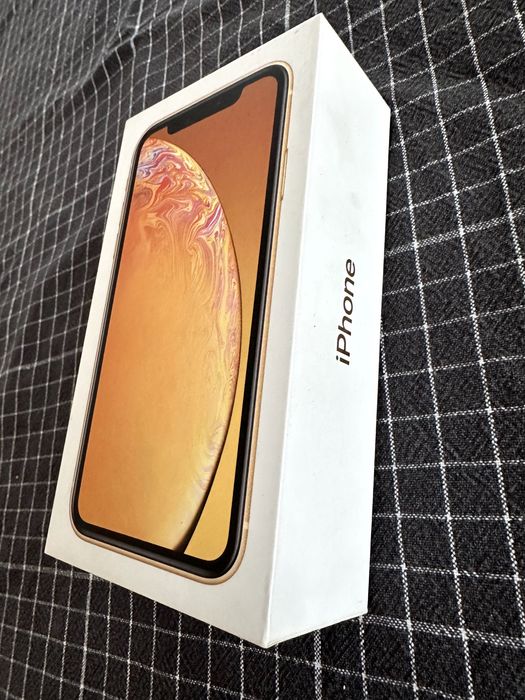 iPhone XR 128GB galben, resetat la setările din fabrică, deblocat