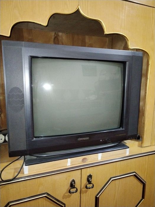 Televizor sotiladi